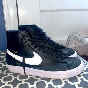 black nike blazers